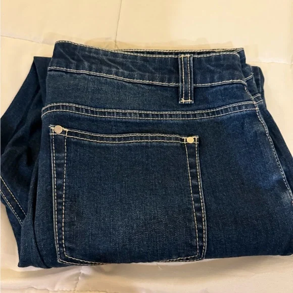 Baccini Blue Cropped Jeans with Eyelet Detailing - Picture 4 of 6